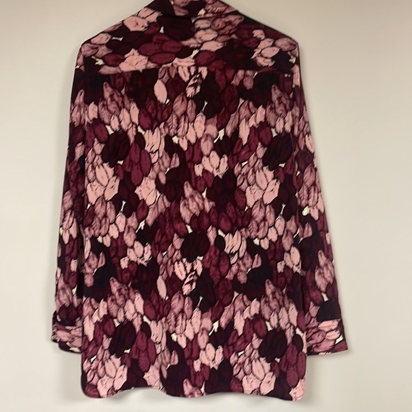 Talbots Hidden  Button Front Shirt  Long Sleeve,  Leaves Pattern,many purples, M - Picture 3 of 7